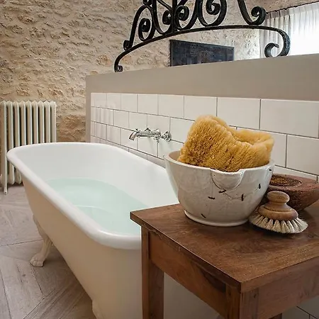 Villa Sleeps 4 With Pool And Wifi